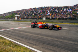 Max Verstappen met RB8 tijdens Jumbo Racedagen