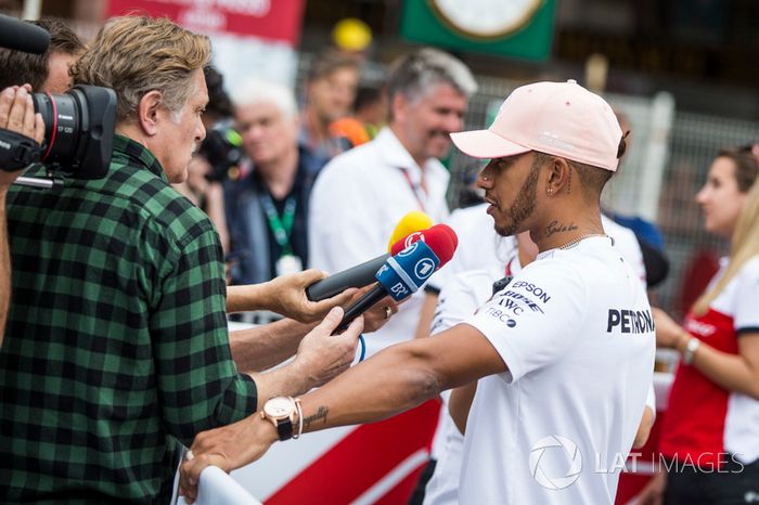 Lewis Hamilton, Mercedes-AMG F1 con los medios