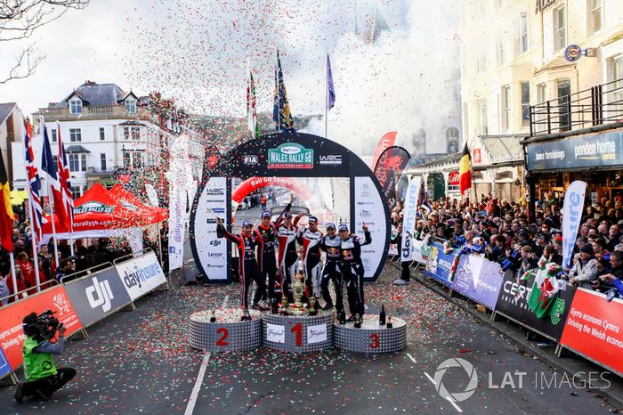 Podio: Elfyn Evans, Daniel Barritt, Ford Fiesta WRC, M-Sport, Thierry Neuville, Nicolas Gilsoul, Hyundai i20 WRC, Hyundai Motorsport, Sébastien Ogier, Julien Ingrassia, Ford Fiesta WRC, M-Sport