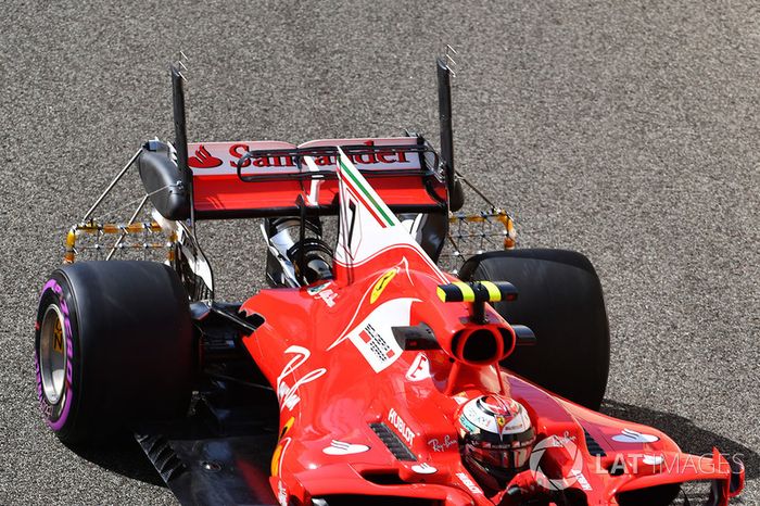 Kimi Raikkonen, Ferrari SF70H con sensores aerodinámicos en alerón trasero