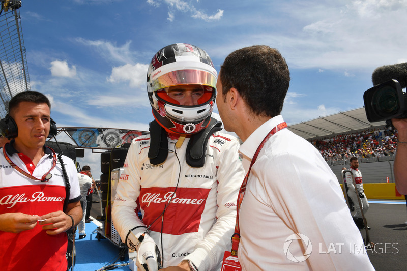 Charles Leclerc, Sauber op de grid met Nicolas Todt, Driver Manager