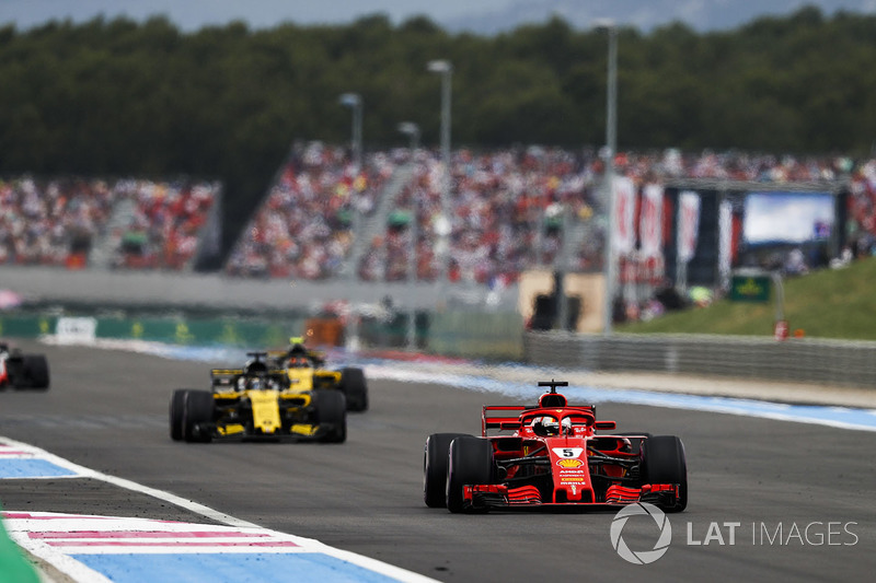 Sebastian Vettel, Ferrari SF71H, Nico Hulkenberg, Renault Sport F1 Team R.S. 18 ve Carlos Sainz Jr., Renault Sport F1 Team R.S. 18