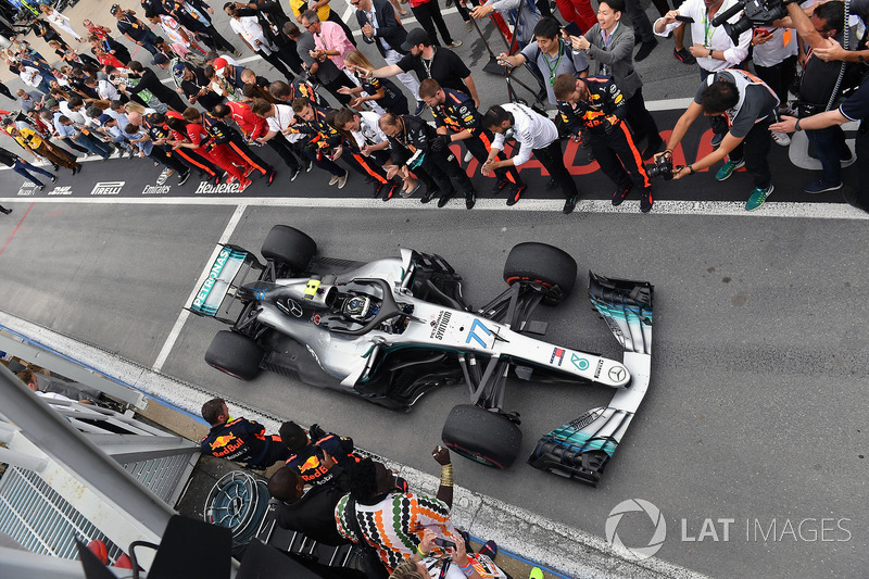 Valtteri Bottas, Mercedes-AMG F1 W09 llega al parc ferme