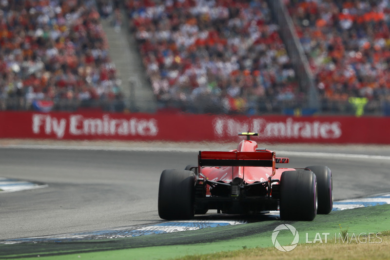 Raikkonen frustrated to lose a place to Bottas after losing time behind a lapped car