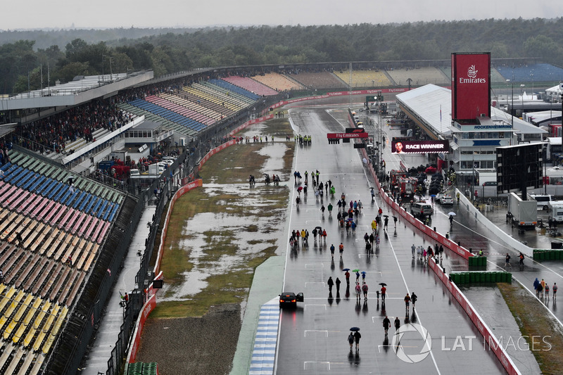 Une pluie torrentielle après la course