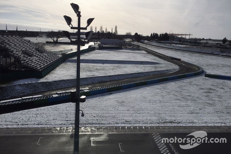 Magny-Cours circuit under the snow