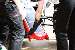Der Haas VF-16 von Romain Grosjean, Haas F1 Team mit dem defekten Frontflügel