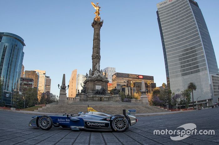 Salvador Durán, Team Aguri en el Ángel de la Independencia en la Ciudad de México