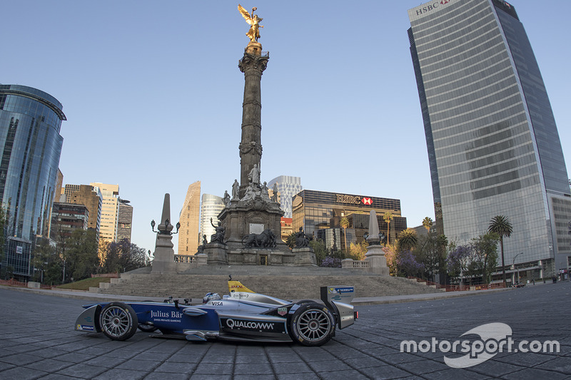 Salvador Durán, Team Aguri en el Ángel de la Independencia en la Ciudad de México