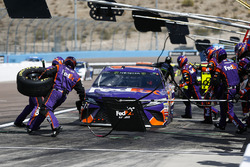 Denny Hamlin, Joe Gibbs Racing, Toyota Camry FedEx Freight pit stop