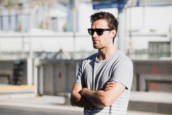 Jolyon Palmer observa a su hermano, Will Palmer, Arden International