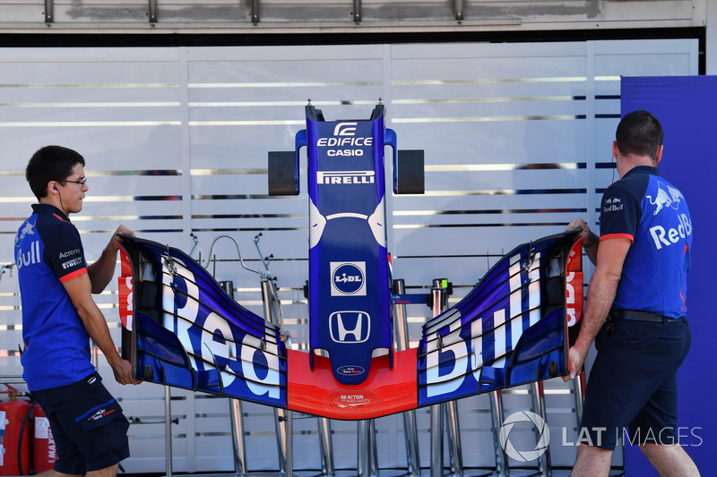 Morro y alerón delantero del ST13 de Scuderia Toro Rosso