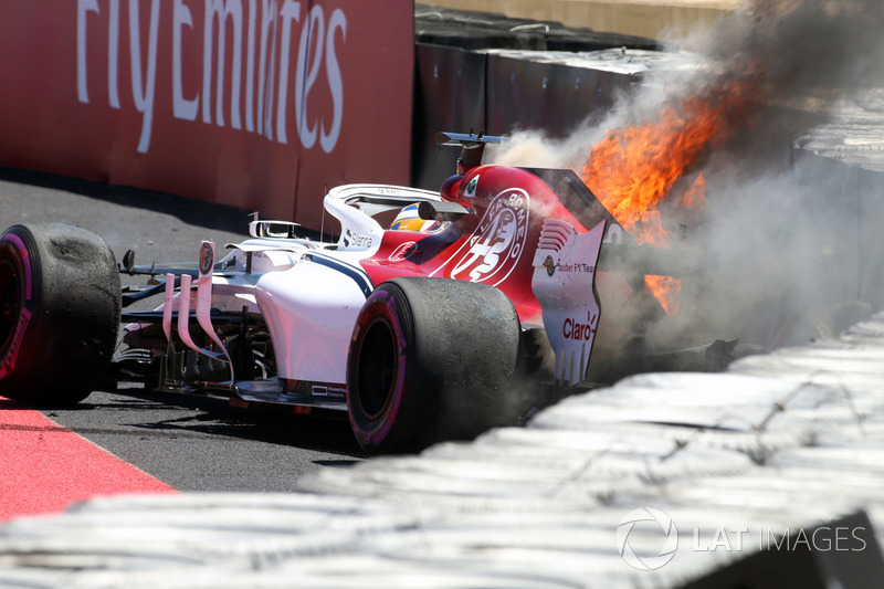 Accident de Marcus Ericsson, Sauber C37, qui prend feu