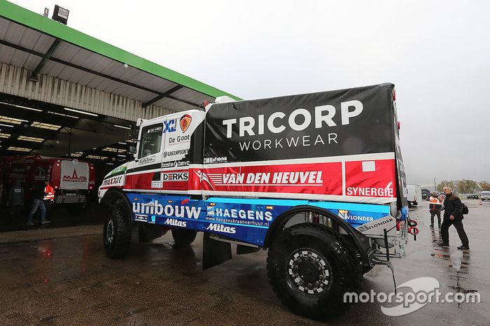 Los equipos se preparan en Le Havre para el largo viaje a Lima, Perú