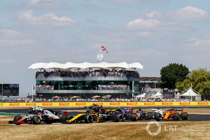 Kevin Magnussen, Haas F1 Team VF-18, Carlos Sainz Jr., Renault Sport F1 Team R.S. 18, y Pierre Gasly, Toro Rosso STR13