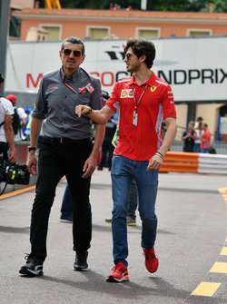 Guenther Steiner, Haas F1 teambaas en Antonio Giovinazzi, Ferrari-testcoureur