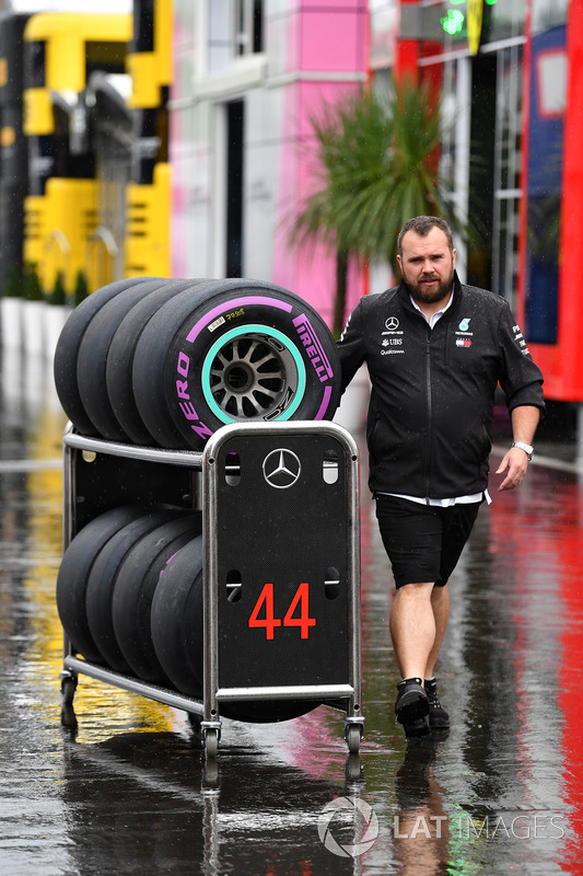 Mercedes AMG F1 mechanic and Pirelli tyres