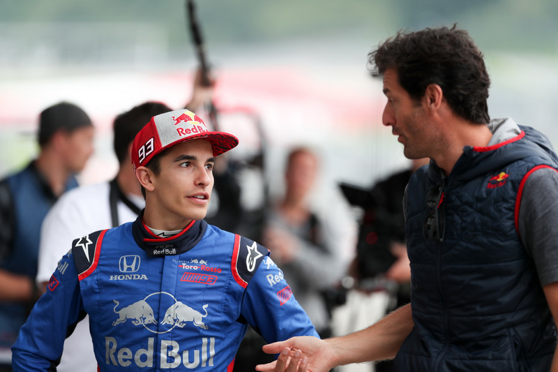 Marc Marquez, con el ex piloto de Formula 1, Mark Webber