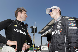 Josef Newgarden, Team Penske Chevrolet and Will Power, Team Penske Chevrolet post-qualifying discussion