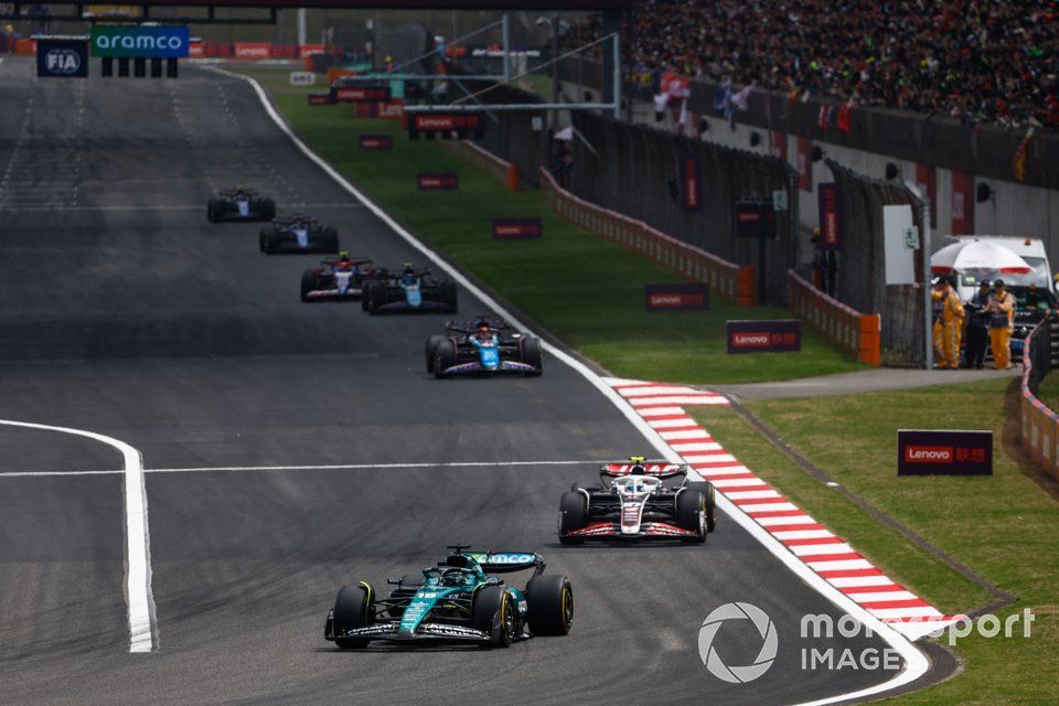 Lance Stroll, Aston Martin AMR24, Nico Hulkenberg, Haas VF-24, Esteban Ocon, Alpine A524