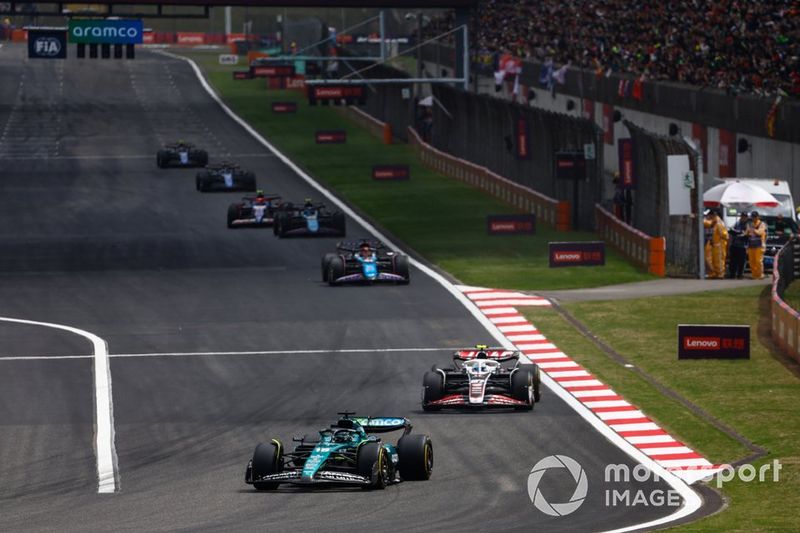 Lance Stroll, Aston Martin AMR24, Nico Hulkenberg, Haas VF-24, Esteban Ocon, Alpine A524