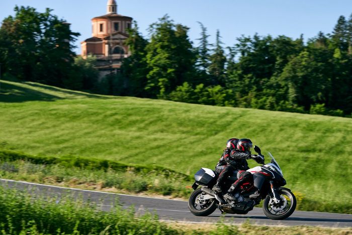 Motor Valley Experience: the first two-wheeled tour through the Land of Speed.