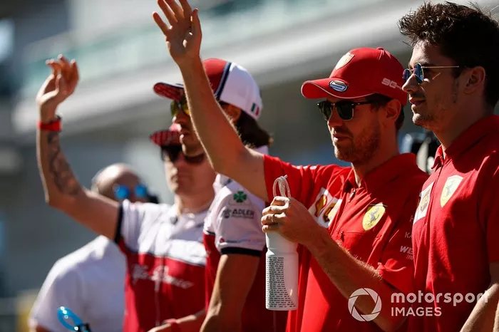 Kimi Raikkonen, Alfa Romeo Racing, Antonio Giovinazzi, Alfa Romeo Racing, Sebastian Vettel, Ferrari, e Charles Leclerc, Ferrari