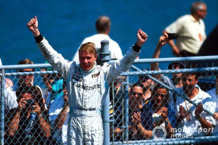 Winner Mika Hakkinen, Mclaren  MP4-14