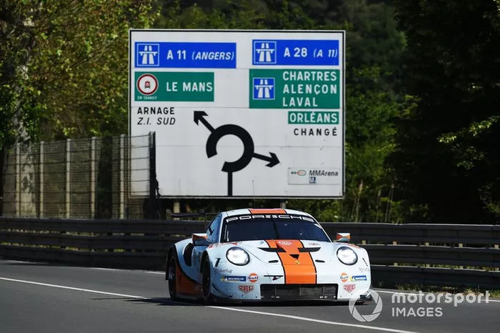 #86 Gulf Racing Porsche 911 RSR: Michael Wainwright, Benjamin Barker, Thomas Preining