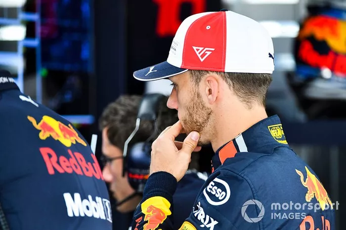 Menos claro parece el futuro de Gasly, aunque Horner dice que no cree que haya cambios. El francés no ha rendido al nivel esperado y puede que solo le salve la falta de jóvenes prometedores que tiene actualmente la cantera de Red Bull.