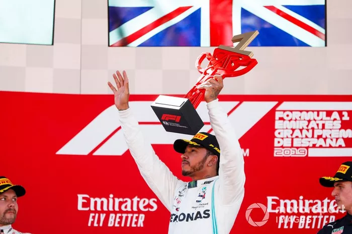 Podyum: Yarış galibi Lewis Hamilton, Mercedes AMG F1
