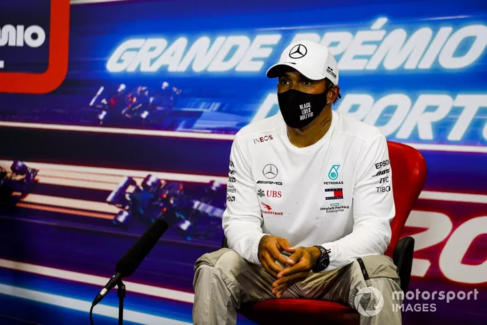 Lewis Hamilton, Mercedes-AMG F1 en la conferencia de prensa