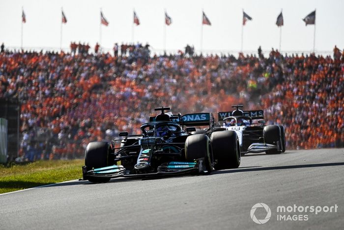 Lewis Hamilton, Mercedes W12, George Russell, Williams FW43B