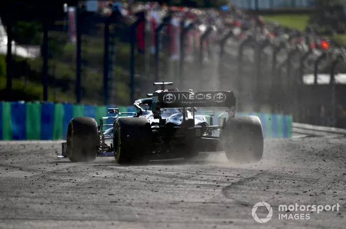 Lewis Hamilton, Mercedes W12, se va de ancho