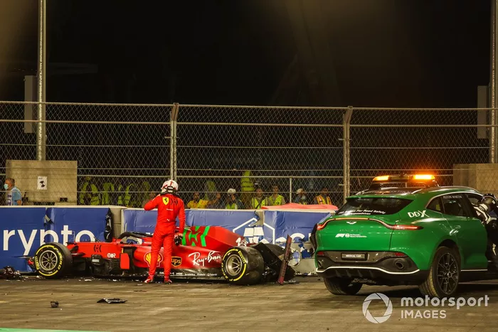 Choque de Charles Leclerc, Ferrari SF21 en la FP2