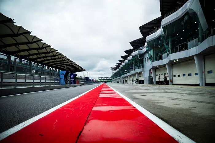 Pitlane overview