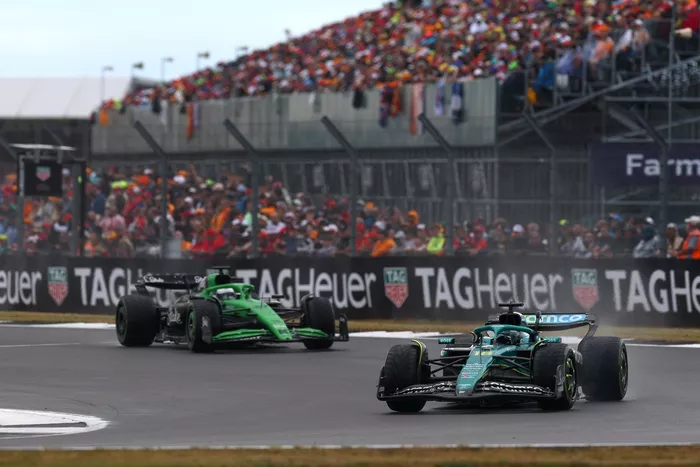 Nico Hulkenberg, Sauber, Lance Stroll, Aston Martin Racing