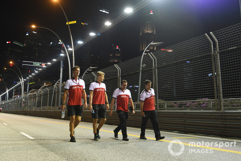 Marcus Ericsson, Sauber walks the track
