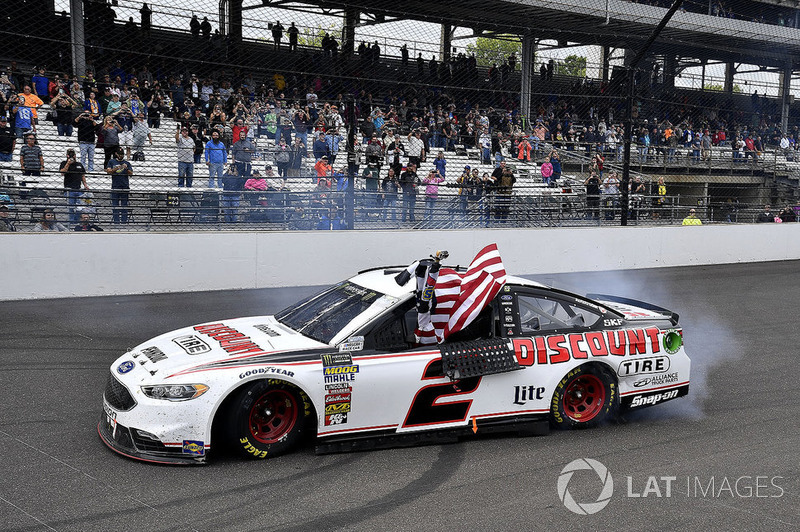 Brad Keselowski, Team Penske, Ford Fusion Discount Tire wins