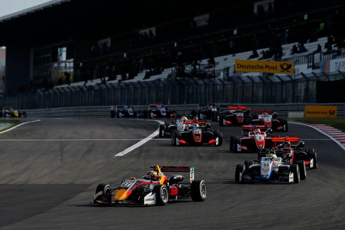 Dan Ticktum, Motopark Dallara F317 - Volkswagen, Enaam Ahmed, Hitech Bullfrog GP Dallara F317 - Mercedes-Benz