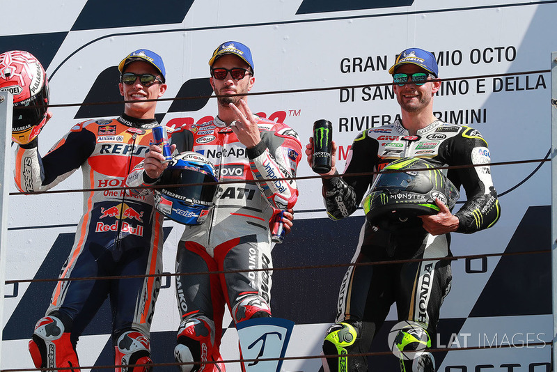 Подіум: переможець Андреа Довіціозо, Ducati Team, друге місце Марк Маркес, Repsol Honda Team, третє місце Кел Кратчлоу, Team LCR Honda