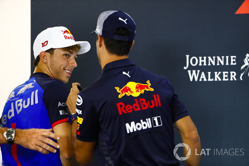 Pierre Gasly, Toro Rosso, et Daniel Ricciardo, Red Bull Racing, en conférence de presse