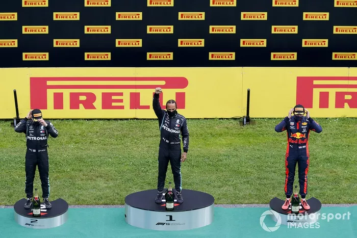 Podio: ganador de la carrera Lewis Hamilton, Mercedes-AMG Petronas F1, segundo lugar Valtteri Bottas, Mercedes-AMG Petronas F1 
