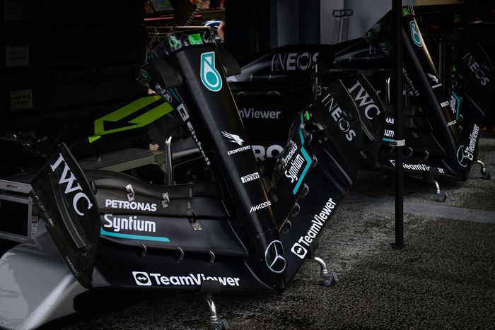 Detalle del morro y el alerón delantero del Mercedes W14