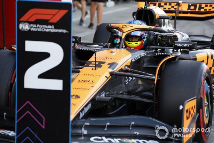 Oscar Piastri, McLaren MCL60, llega al Parc Ferme tras la calificación