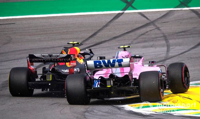 Max Verstappen, Red Bull Racing RB14 y Esteban Ocon, Force India VJM11