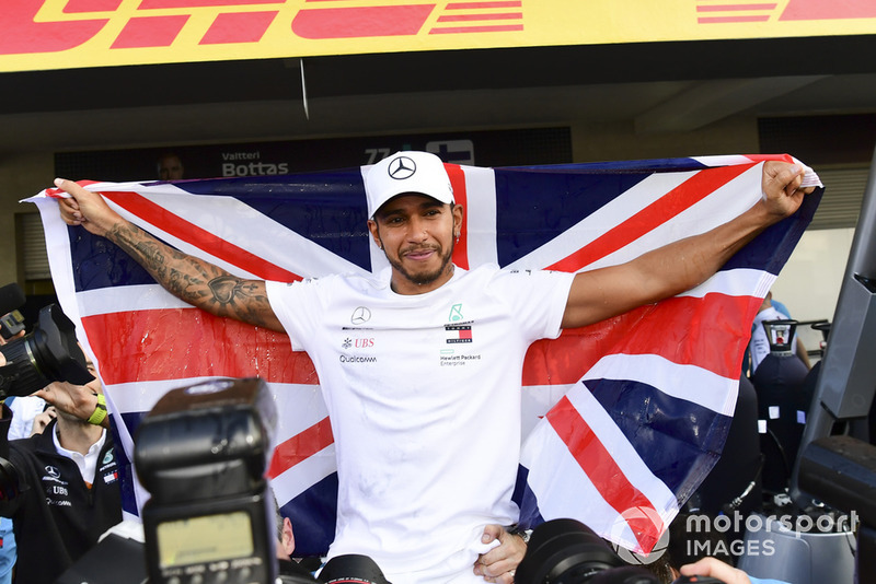 Lewis Hamilton, Mercedes AMG F1 fête le titre avec son équipe