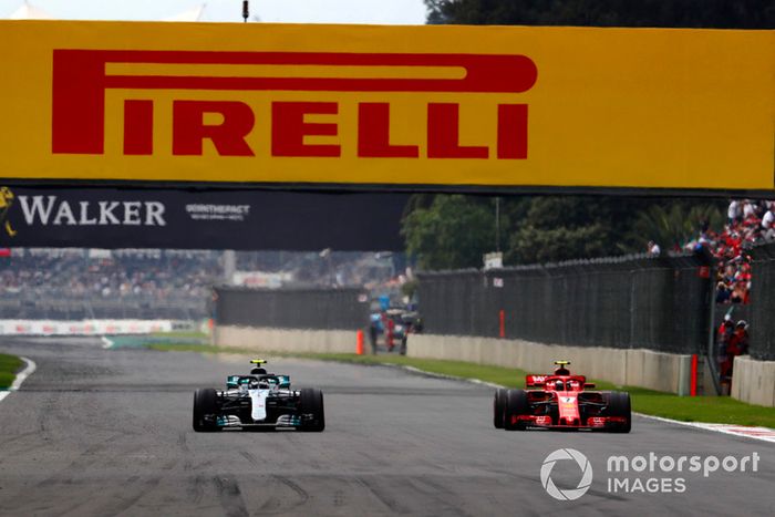 Kimi Raikkonen, Ferrari SF71H, Valtteri Bottas, Mercedes AMG F1 W09 EQ Power+