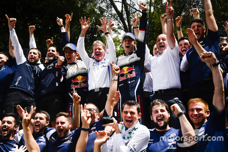 Чемпіони світу 2018 Себастьян Ож'є та Жюльєн Інграссія, Ford Fiesta WRC, M-Sport Ford, та Малкольм Вілсон