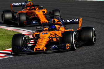 Fernando Alonso, McLaren MCL33, leads Stoffel Vandoorne, McLaren MCL33